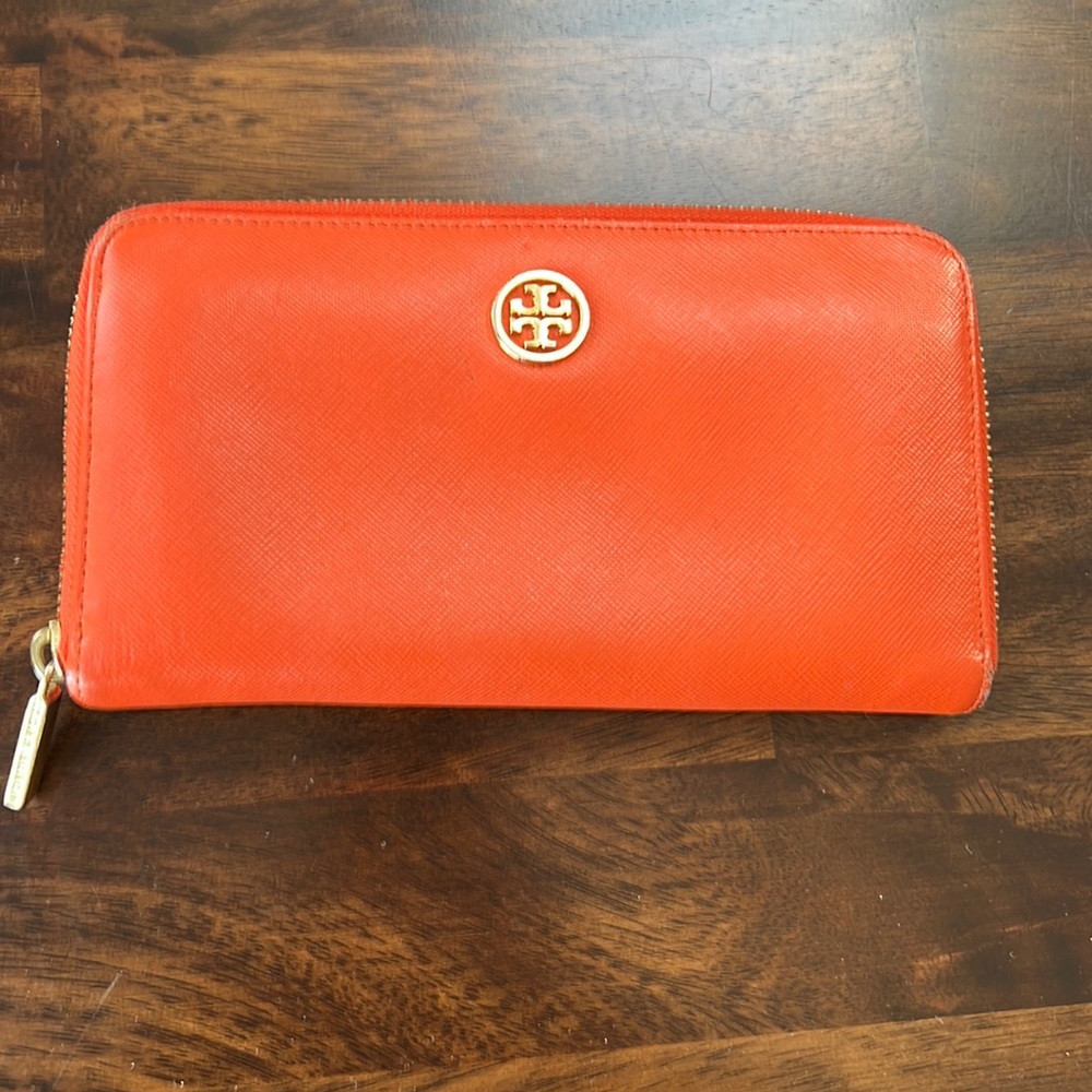 Tory Burch zip wallet